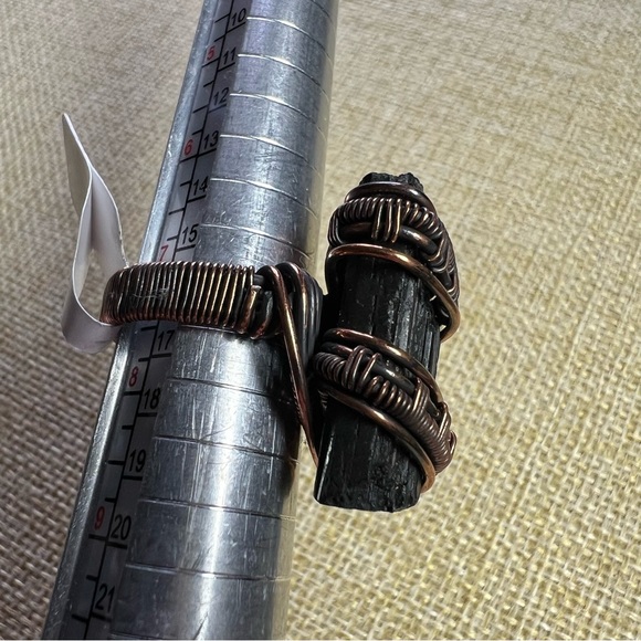 New Rough Black Tourmaline Crystal Stone Wire Wrapped Ring Size 7.5 - 7.75 - Picture 2 of 10